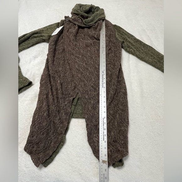 Thaluta Olive Green and Brown Layered Knit Sweater - Picture 9 of 13
